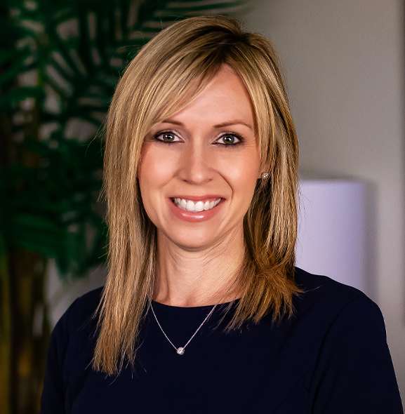 Directora de Finanzas y Administración Amy D. Poolson